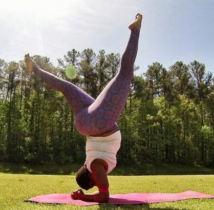 Yoga pour femme ronde Instagram/Jessamyn Stanley.